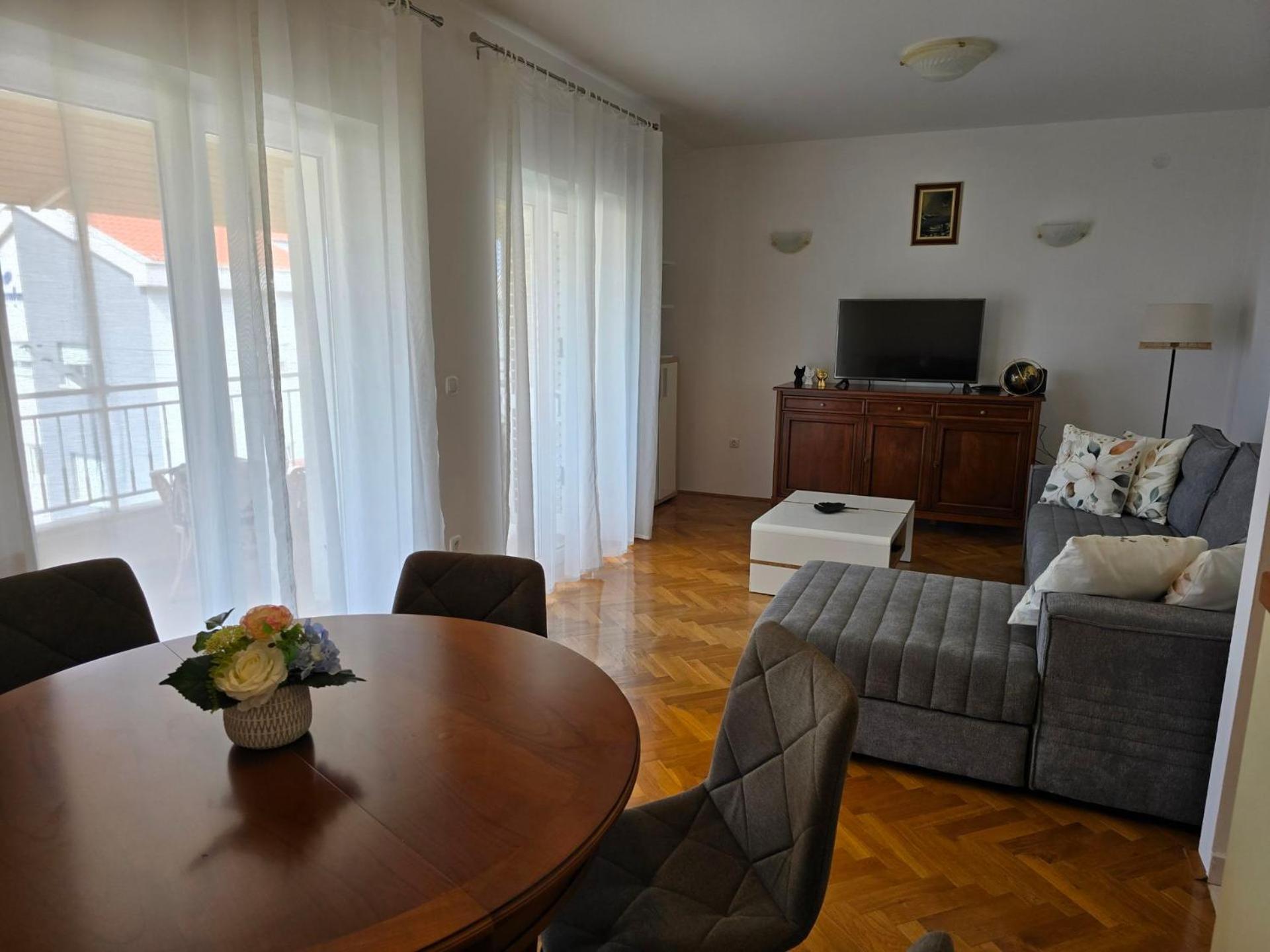 Apartment Huanita Promajna Exterior photo